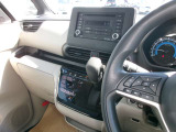 操作しやすい運転席廻り!操作パネルも使いやすい!!ドライブが楽しくなりますっ