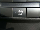 アイドリングストップは車内の温度をモニタリングしていて、自動的に温度が高い場合や、低い場合は作動しないようになっております!自動でアイドリングストップしてくれますので燃費向上に役立ちますね!