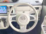 インテリアに合わせたデザインのステアリングは、運転される方のことも考え、運転しやすい形状、大きさです。是非一度、実際に触ってお確かめください。