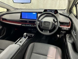 運転席まわりです。 各操作スイッチは使いやすい位置に配置されてます。