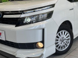 【LEDヘッドライト】悪天候や夜間走行時も良好な視界を確保し安心して運転できる高輝度LEDヘッドライトを装備!点灯速度が早く、消費電力も抑えられています。