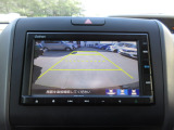 バックカメラの画像です。ガイドラインがスムースな車庫入れをサポートいたします。車庫入れの安心感がアップしますね。
