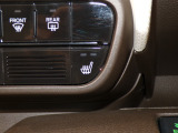 【シートヒーター】シートヒーター装備車です。寒い冬に乗車中とても暖かく快適に移動できます。冷え性の方にピッタリの装備です!