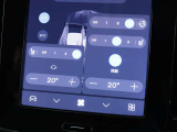 フロントシートヒーターは3段階で調節できます。ステアリングホイールも3段階で調節できます。
