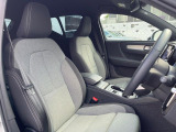 VOLVOのシートは人間工学に基づいた設計となっており長時間の運転でも疲れにくいと定評があります。