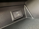 充電用USB端子付き。スマートフォンなどの充電に便利です。