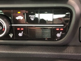 【シートヒーター】スイッチを押せば、座面と背もたれで体を温めてくれます♪