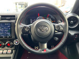【純正革巻きステアリング】上質な革を使用することで、手にしっかり馴染みとても運転しやすいハンドルです♪