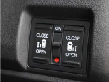 ◆両側電動スライドドア◆狭い駐車場でも乗り降りが楽々♪お子様が隣の車にドアを当ててしまう心配もございません!小さなお子様連れの方もこれで安心。