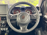 【純正革巻きステアリング】上質な革を使用することで、手にしっかり馴染みとても運転しやすいハンドルです