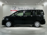 当社の車両には『安心して車選びをしていただくために』お支払い総額を表示しております。税金、自賠責保険料、登録費用、リサイクル料金が含まれており、県内登録及び届出で店頭納車の場合になります。
