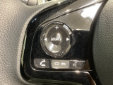 ステアリングにオーディオ操作スイッチが付いています。オーディオ画面に直接タッチしなくても操作が出来ますので、運転に集中できます。
