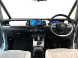 【前方視界】開放的な前方視界!運転がしやすく疲れにくいです♪窓が大きく、見通しがとっても良いおクルマですよ♪