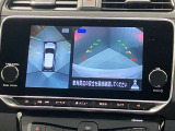 【アラウンドビューモニター】車を上から見下ろしているかのような映像で周囲の状況がひと目で確認、狭い駐車場に駐車するときも安心です♪