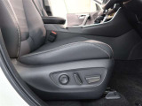 パワーシート搭載。微妙な調整が手軽にでき、ピッタリなポジションで運転することが可能です。
