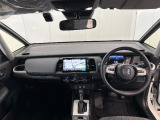 見通しの良い運転席回りとなっておりますので安心して運転をして頂けます!窓が大きいので明るく開放的な室内です