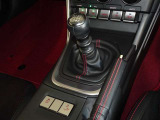 フロア6速マニュアル車です。