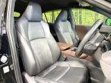 運転席シート廻りは使用感も少なく、良好な状態となっています。前オーナー様が丁寧に使っていたことがよくわかりますね。