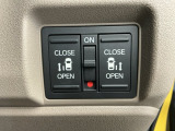 狭い所でも乗り降り楽々な両側電動スライドドアです!簡単にドアの開閉が出来る為女性やお年寄りにも優しく、荷物で手が塞がった時なども大変便利です!