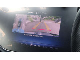 【360度カメラシステム】リバースと連動し、車両後方の映像をディスプレィに表示歪みの少ないカメラにより鮮明な画像で後退の運転操作をサポートします。