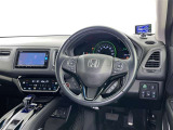 運転席まわりです。 各操作スイッチは使いやすい位置に配置されてます。