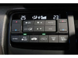 運転席と助手席の温度設定の変更が可能な左右独立タイプのデュアルエアコンです♪♪♪暑がりな人・寒がりな人も誰もが車内を快適にお過ごしいただけます♪♪♪