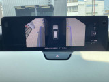 サイドカメラに切り替えると駐車時や狭い道路のすれ違いで、幅寄せ時のサイドの確認も安心です!