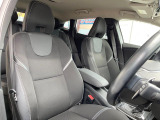 VOLVOのシートは人間工学に基づいた設計となっており、長時間の運転でも疲れにくいと定評があります。