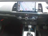 運転席から各種ボタンの操作がしやすいように設計されたデザイン。ドライブなでもスマートに操作ができます♪