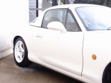 全国でも台数の少ない1800cc 6MTモデルのカスタムロードスターが入庫!A-TECH製FINALSPEED15AWを装着し、フジツボマフラー、エキマニ、シートカバーなど多数の高額パーツを装備