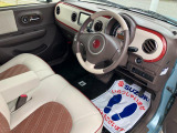 運転席と助手席は行き来のしやすいベンチシート☆