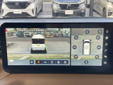 アラウンドビューモニター付です。上から丸見え、車庫入れも安心!