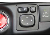 電動格納ミラー! スイッチひとつでミラーを畳めます。