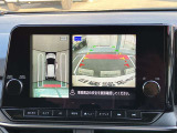 まるで真上から見ているような、視認性の良いアラウンドビューモニターです。駐車が苦手な方でもこれでらくらく駐車できますよ。