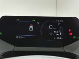 一目で今出ている速度が分かるデジタルメーターを採用しており、うっかりのスピード超過も減りますよ