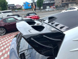 【TOMsリヤスポイラー】スポーツカーらしさがグッと引き立つ大型リヤスポイラーを装着♪高速走行時のスタビリティ(走行安定性)向上に役立ちます。