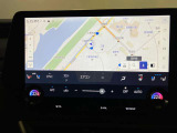 G-Link契約でご利用いただけるセンター通信型のナビ機能「コネクティッドナビ」を装備。従来のナビゲーションよりもリアルタイムな情報提供を可能にしました。