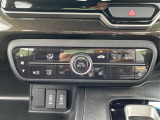 【エアコン】『エアコン装備』の画像になります。暑い夏でも寒い冬でも、車内に快適な空気を届けるので、いつでも快適な車内空間を創り上げます!