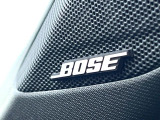 【BOSEサウンドシステム】高品位サウンドシステムを搭載。専用のチューニングが施された大小様々なスピーカーから良質なサウンドが奏でられ、臨場感あふれる音響空間を演出します。