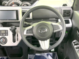 インテリアに合わせたデザインのステアリングは、運転される方のことも考え、運転しやすい形状、大きさです。是非一度、実際に触ってお確かめください。