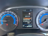 エマージェンシーブレーキは前方の車両や歩行者との衝突回避をサポートします。車両や歩行者と衝突の恐れがある時に警報とブレーキにより、運転者の衝突回避操作を支援します。