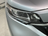 LEDヘッドライトは、点灯の瞬間から最大光量を発揮し、突然暗くなるトンネルなどでの安定感を高めます。