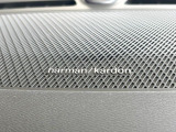 【harman kardon】ハーマンカードンのHi-Fiスペシャリストと共に、モデル別に開発・設計された専用チューニングが臨場感溢れる音響空間を実現しています。
