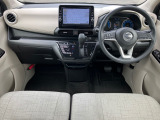 前席内装の全体像です。是非実車をご覧にお越し頂き実際にお座りください。