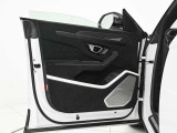 納車前には専門のテクニカルスタッフにより、 厳密な納車前点検を実施しますので、ご安心してお乗り頂けます。