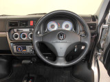 機能的にまとめられた運転席回り。運転しやすさにこだわりました。