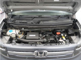 ◆エンジンルーム◆車の心臓部分。エンジンルームが汚いとトラブルの基になりますので、当店は専用の液剤を使って徹底的に綺麗にします。