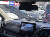 ディーラーオプション『前+車室内ドライブレコーダー』装備。表示はナビのモニター画面で行います。
