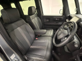 座面も厚みがあり背もたれも高く、広い足元にゆったり座れるシートです。運転席と助手席の間が空いている為、助手席側への移動がスムーズです。交通量の多い道でも助手席側から乗り降りができます。