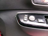 ドアミラーの鏡面の調節、格納は運転席からすべて操作できます!